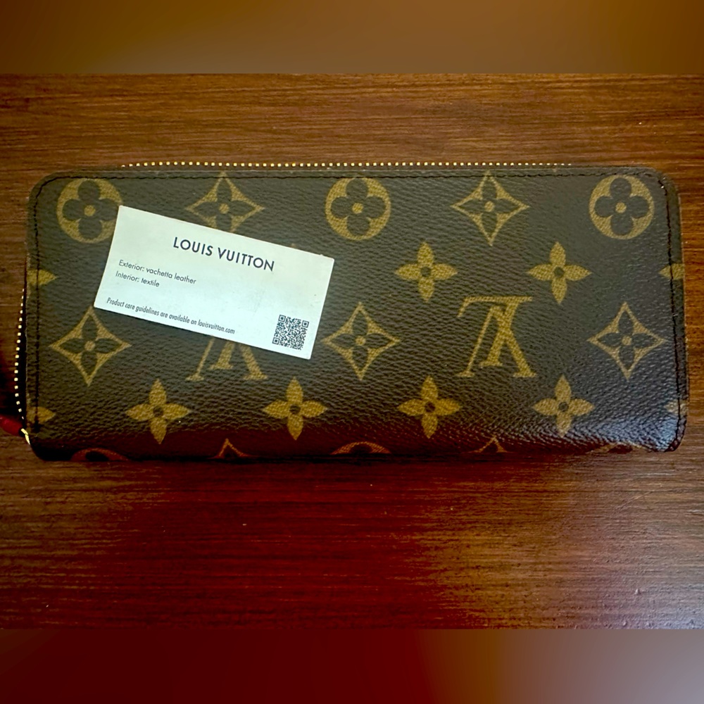 Authentic Louis Vuitton Zippy Wallet